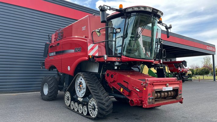 Moissonneuse batteuse - AXIAL-FLOW 8240 HD
