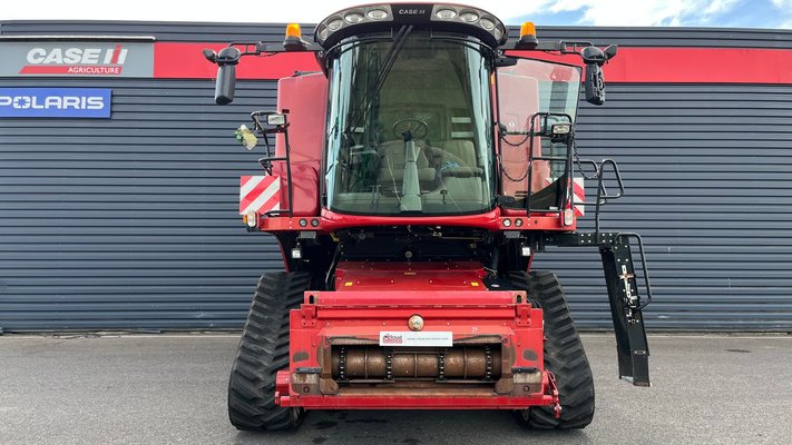 Moissonneuse batteuse Case IH AXIAL-FLOW 8240 HD