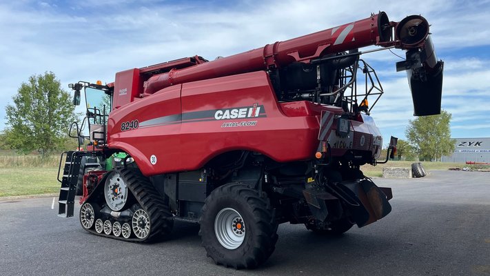 Moissonneuse batteuse Case IH AXIAL-FLOW 8240 HD